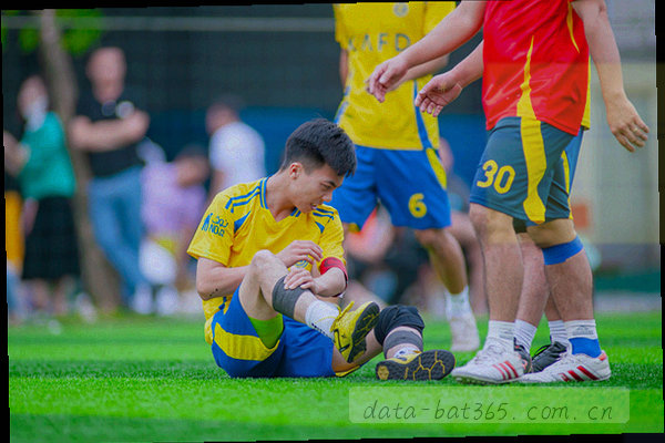 球员剪影与足球，代表sports赛程回看集锦简体版的运动主题